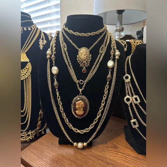 Vintage to Modern Jewelry Show! Tuesday! May 20th at 10:00am PST! - Picture 4 of 10